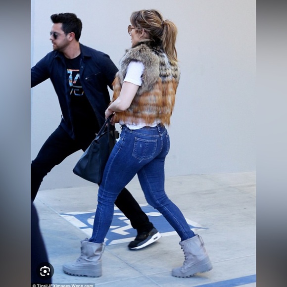 Yeezy boots 950 nwt - Picture 2 of 5